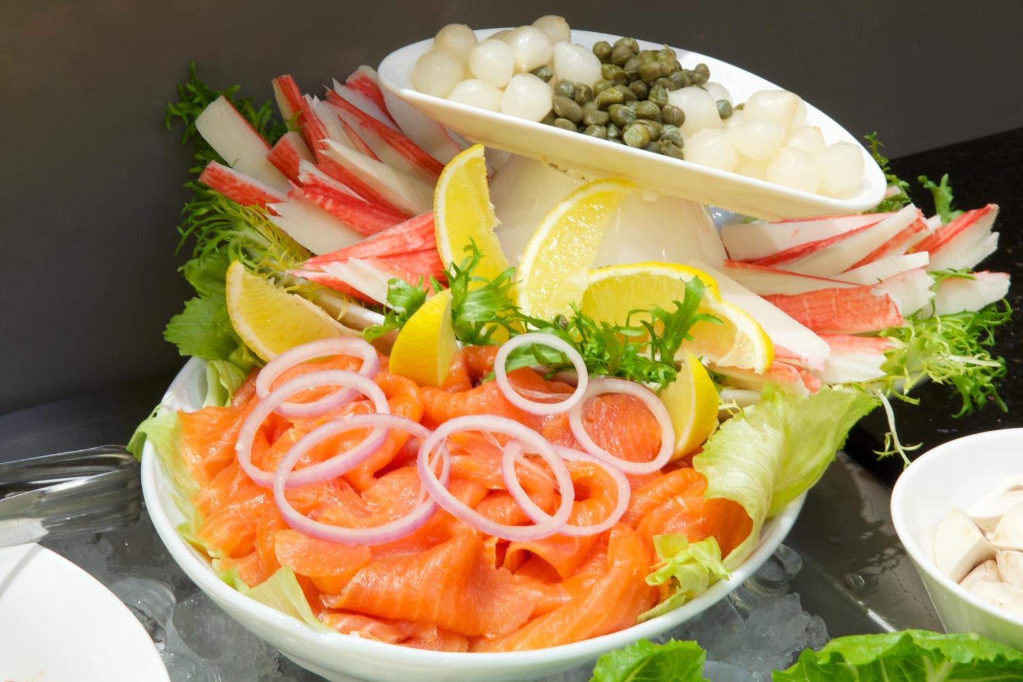 Concorde Hotel Ель-Фуджайра Екстер'єр фото Seafood salad