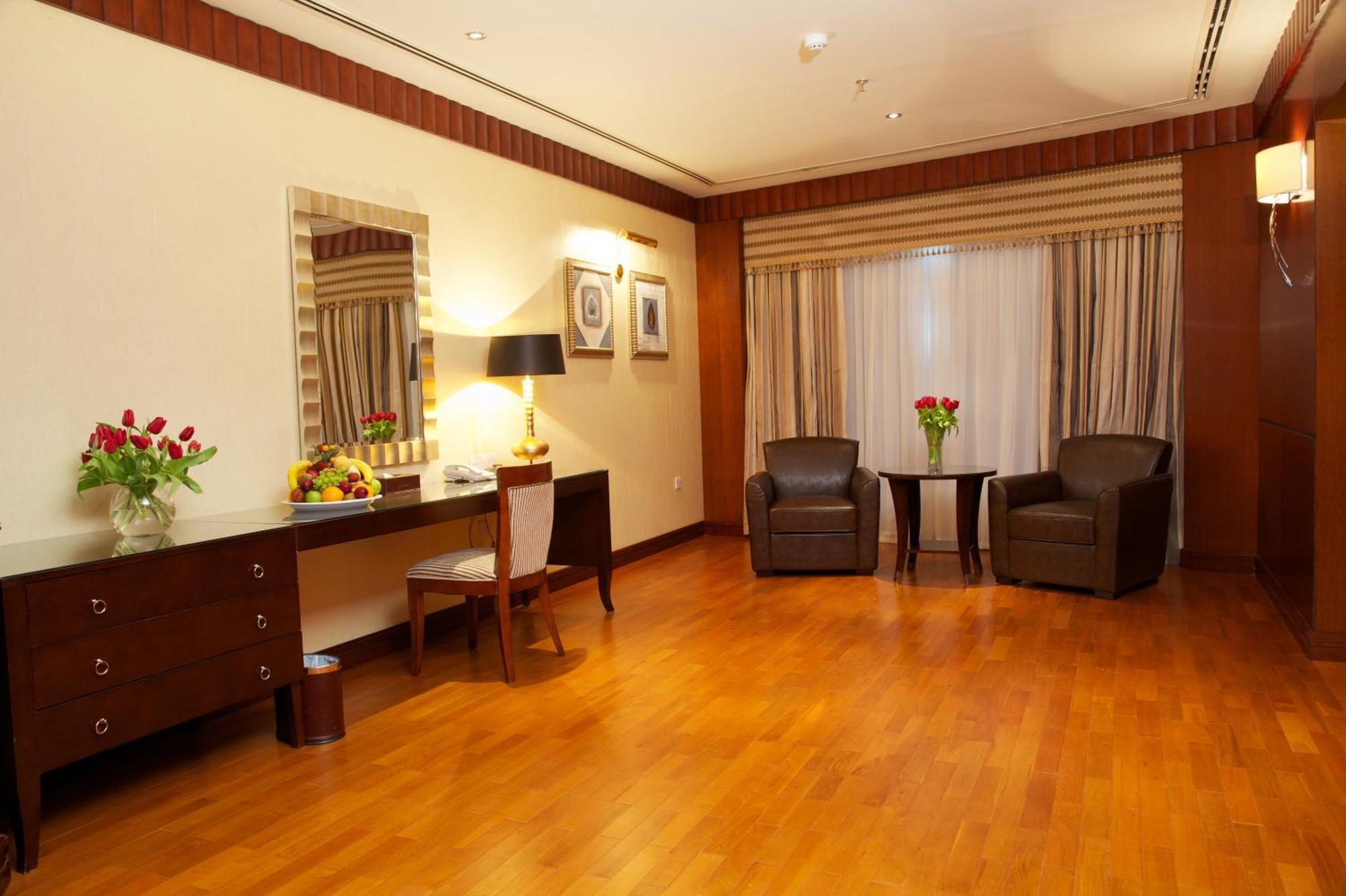 Concorde Hotel Ель-Фуджайра Екстер'єр фото A suite at the Taj Bengal