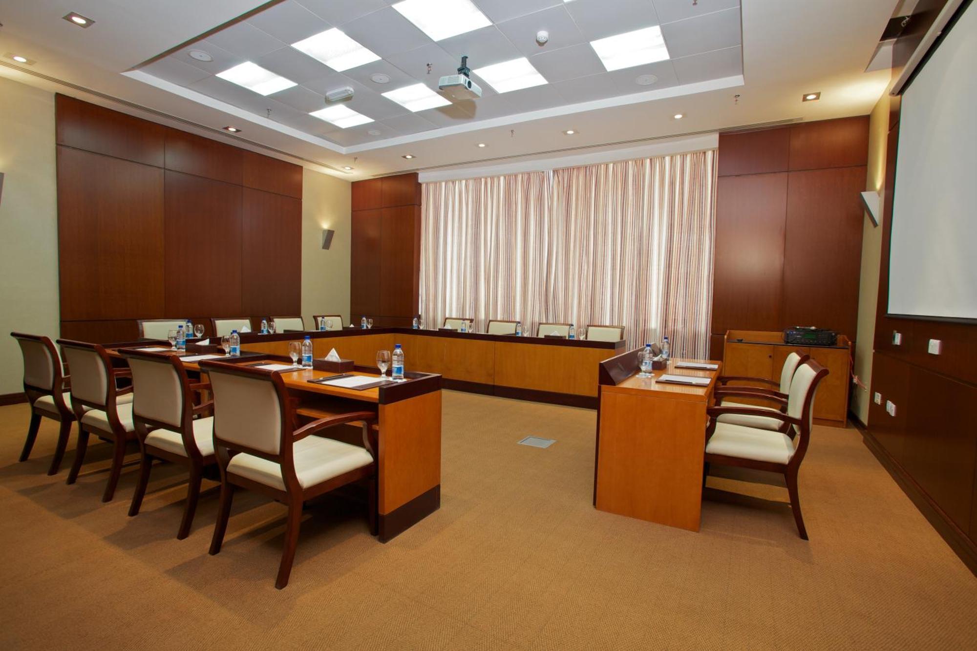 Concorde Hotel Ель-Фуджайра Екстер'єр фото The meeting room of the National Assembly
