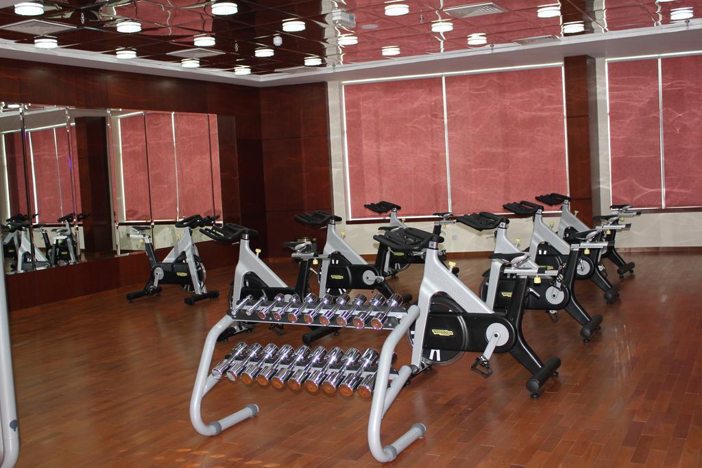 Concorde Hotel Ель-Фуджайра Екстер'єр фото The gym at the hotel