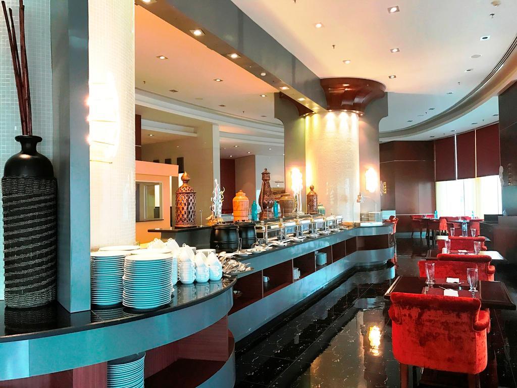 Concorde Hotel Ель-Фуджайра Екстер'єр фото The buffet at the lounge