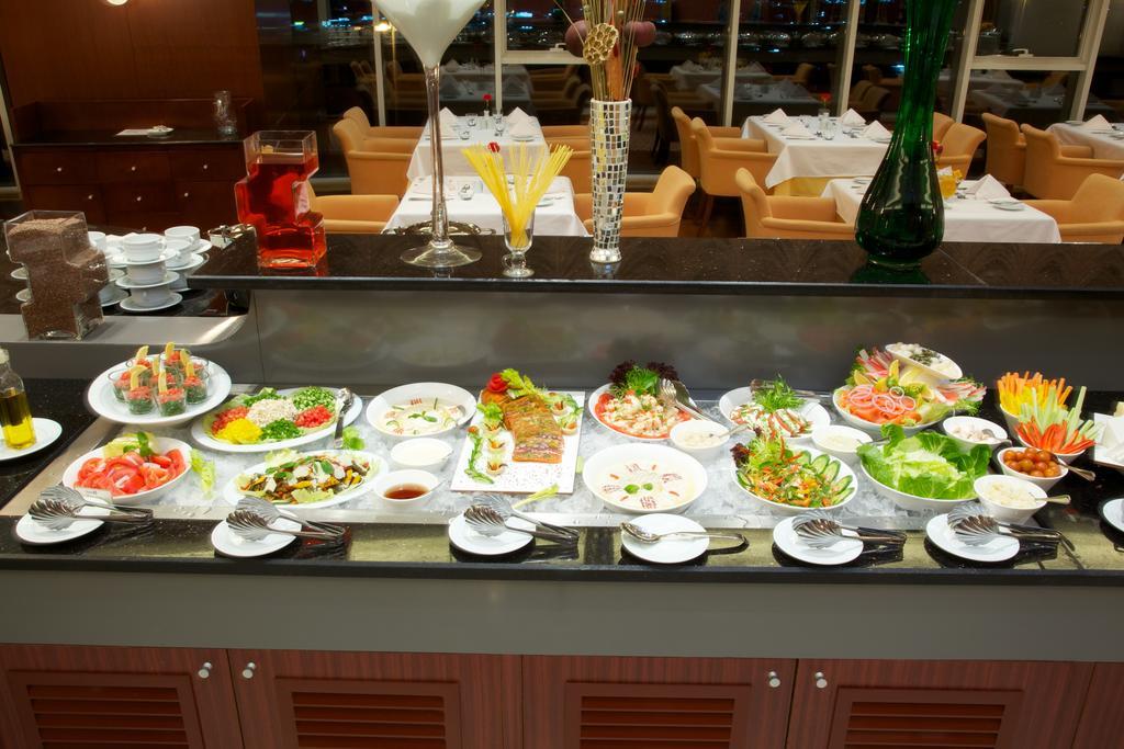 Concorde Hotel Ель-Фуджайра Екстер'єр фото A salad bar