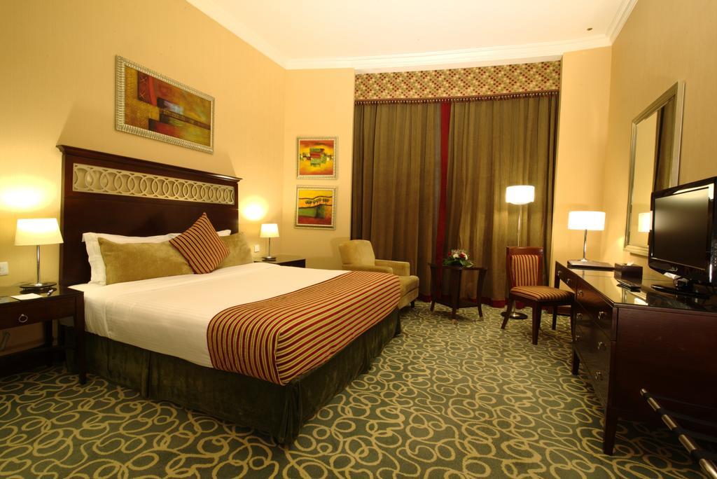 Concorde Hotel Ель-Фуджайра Екстер'єр фото A room at the hotel