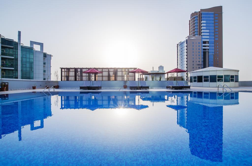 Concorde Hotel Ель-Фуджайра Екстер'єр фото The swimming pool at the hotel