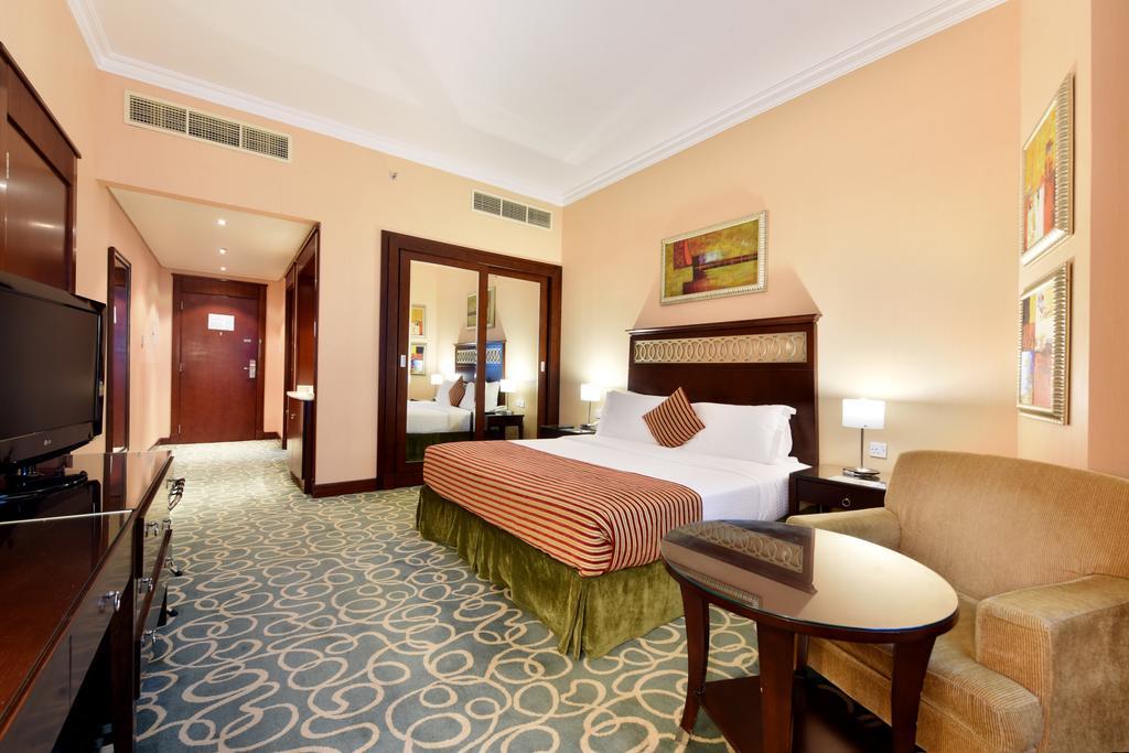 Concorde Hotel Ель-Фуджайра Екстер'єр фото A room at the hotel